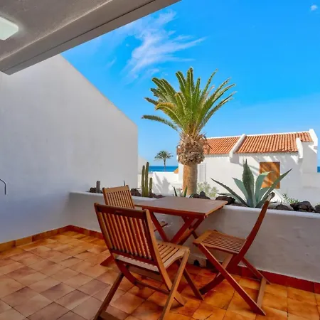 Lovely House In First Line شقة