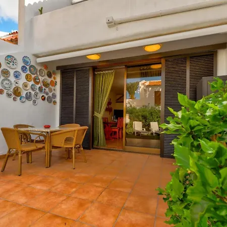 Lovely House In First Line شقة